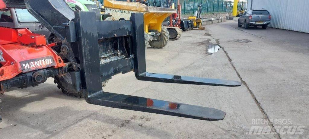Manitou PFB テレスコーピックハンドラー