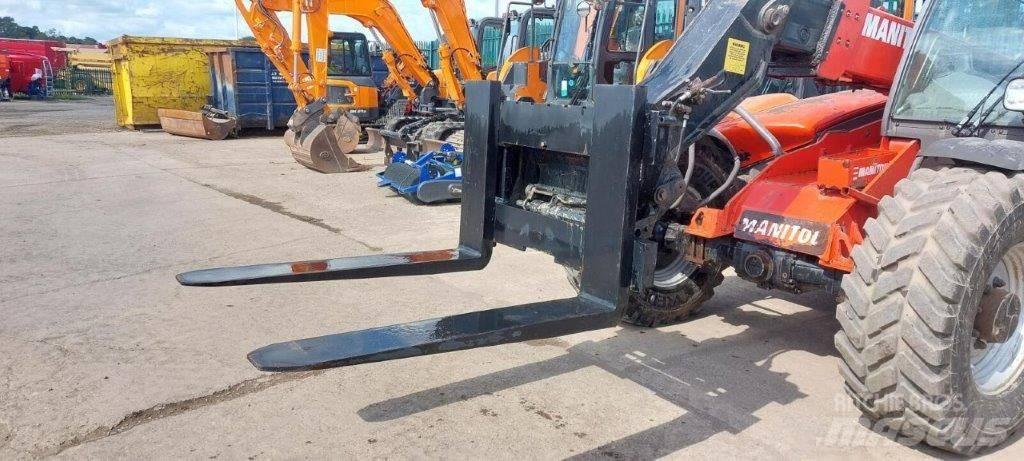 Manitou PFB テレスコーピックハンドラー