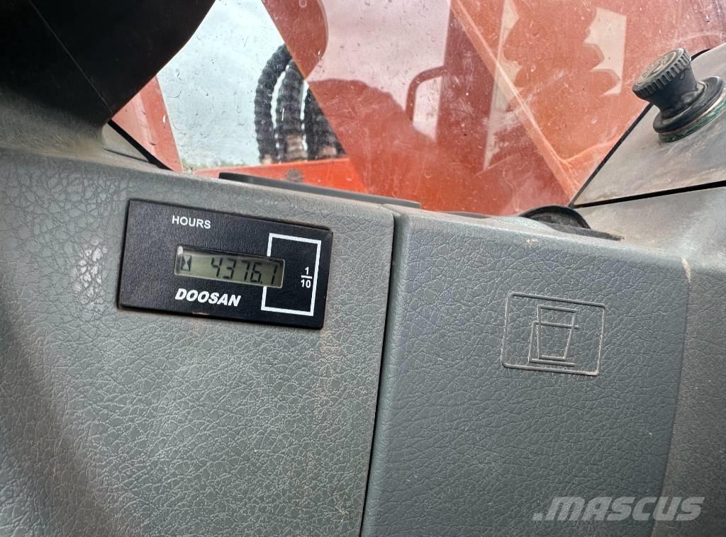 Doosan DX 140 LCR-3 大型油圧ショベル12t以上（パワーショベル・ユンボ）