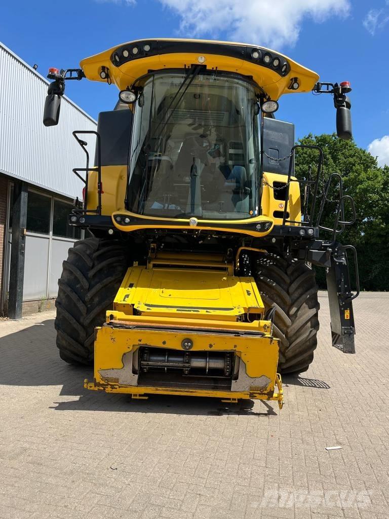 New Holland CR 8.80 コンバイン