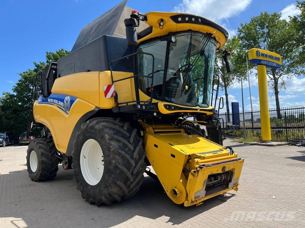 New Holland CR 8.80 コンバイン
