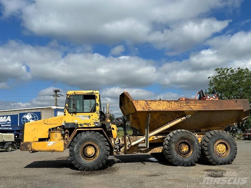 CAT D 300 E アーティキュレート式ダンプトラック