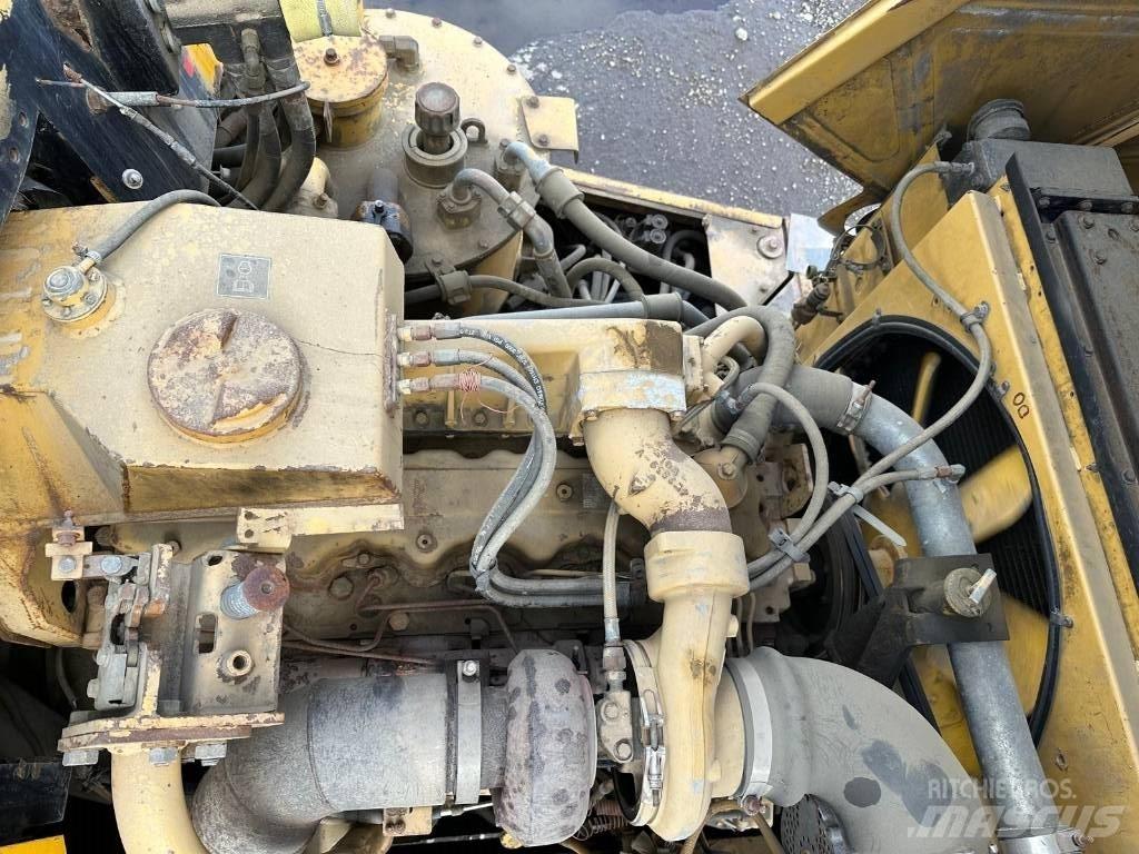 CAT D 300 E アーティキュレート式ダンプトラック