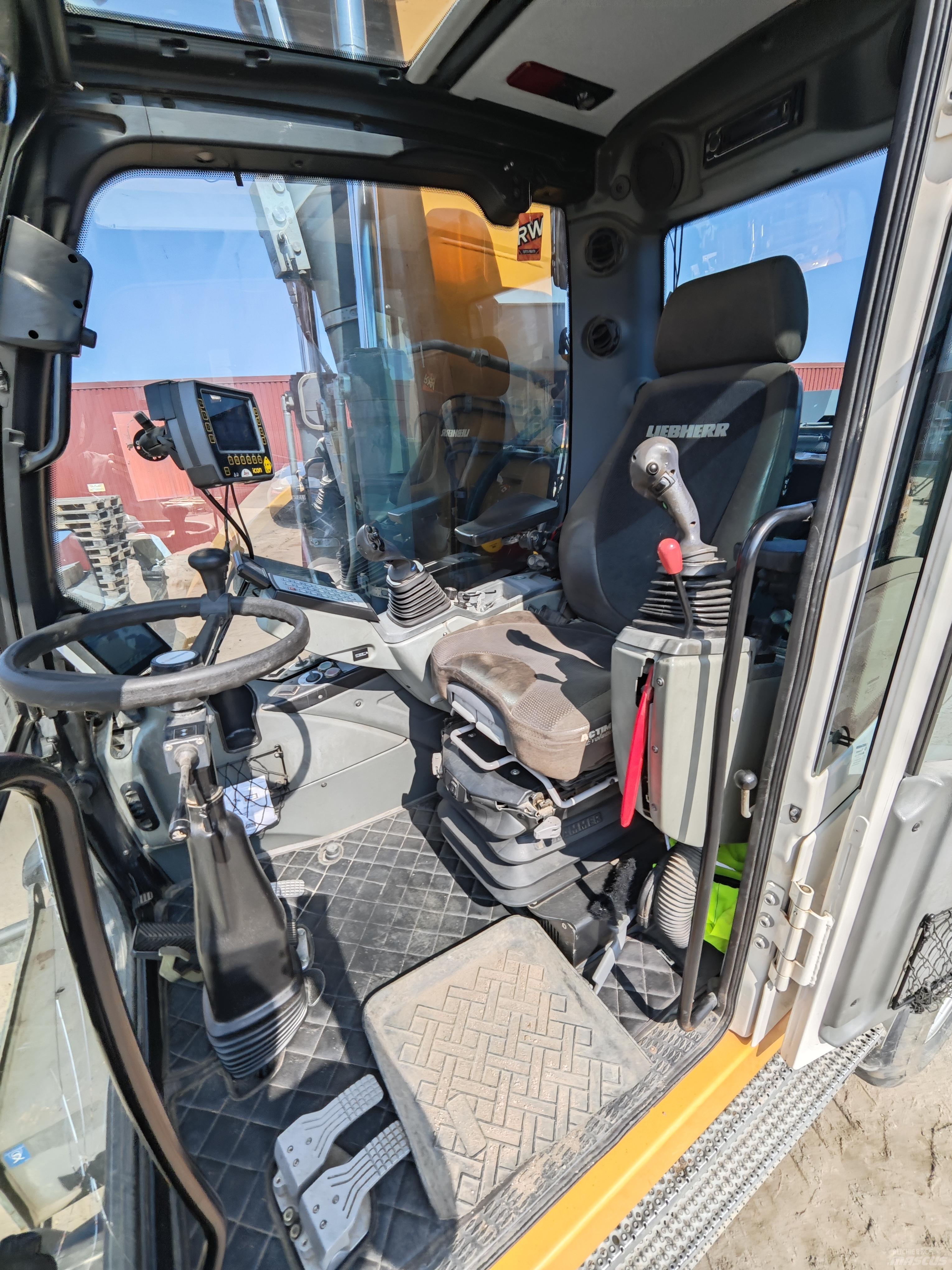 Liebherr 914 C ホイール式油圧ショベル（パワーショベル・ユンボ・バックホー）
