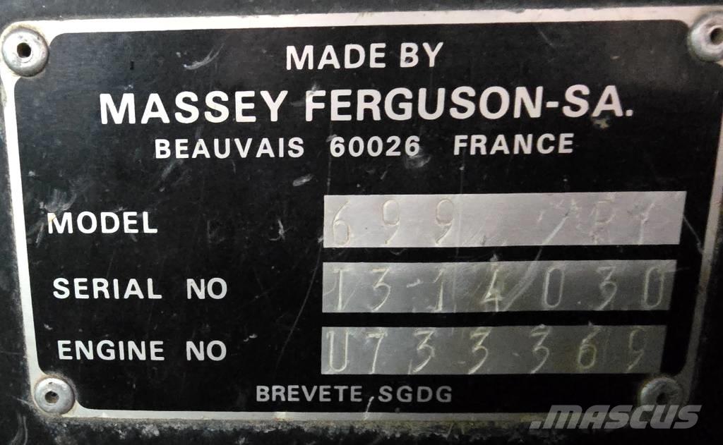 Massey Ferguson 699 トラクター