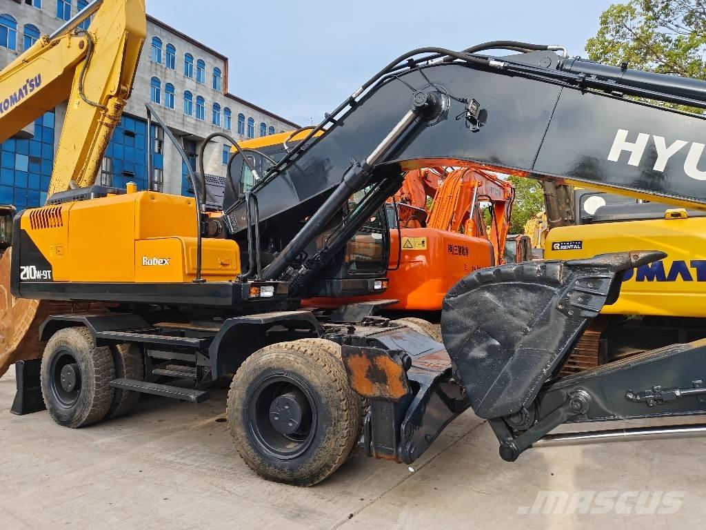Hyundai R210W-9 ホイール式油圧ショベル（パワーショベル・ユンボ・バックホー）