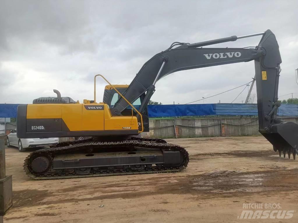 Volvo EC 240 DL 大型油圧ショベル12t以上（パワーショベル・ユンボ）
