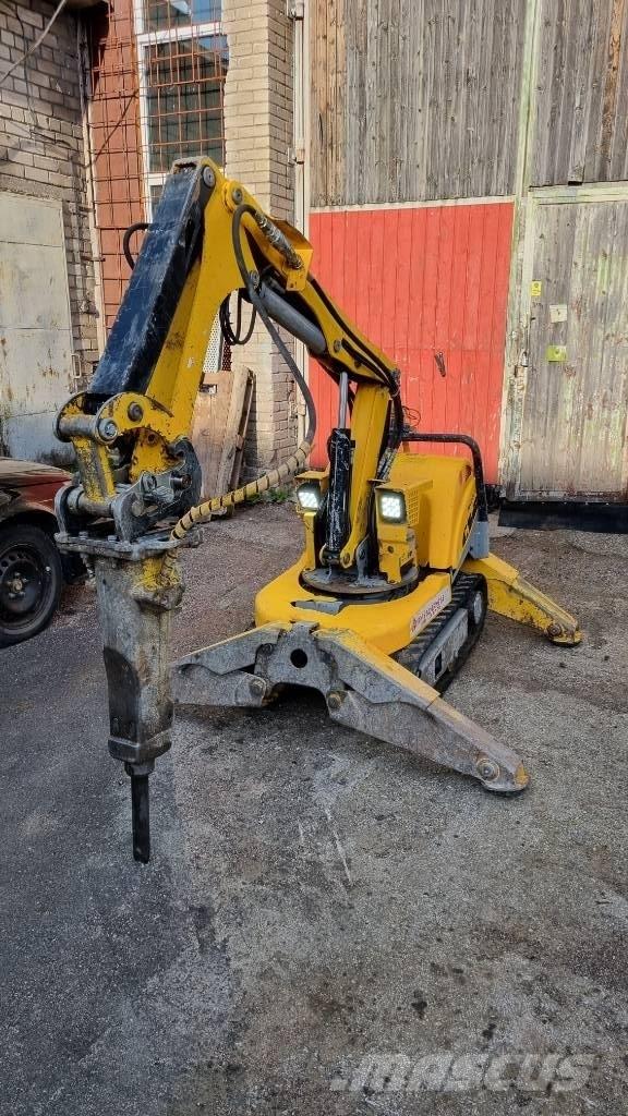 Brokk 90 解体油圧ショベル