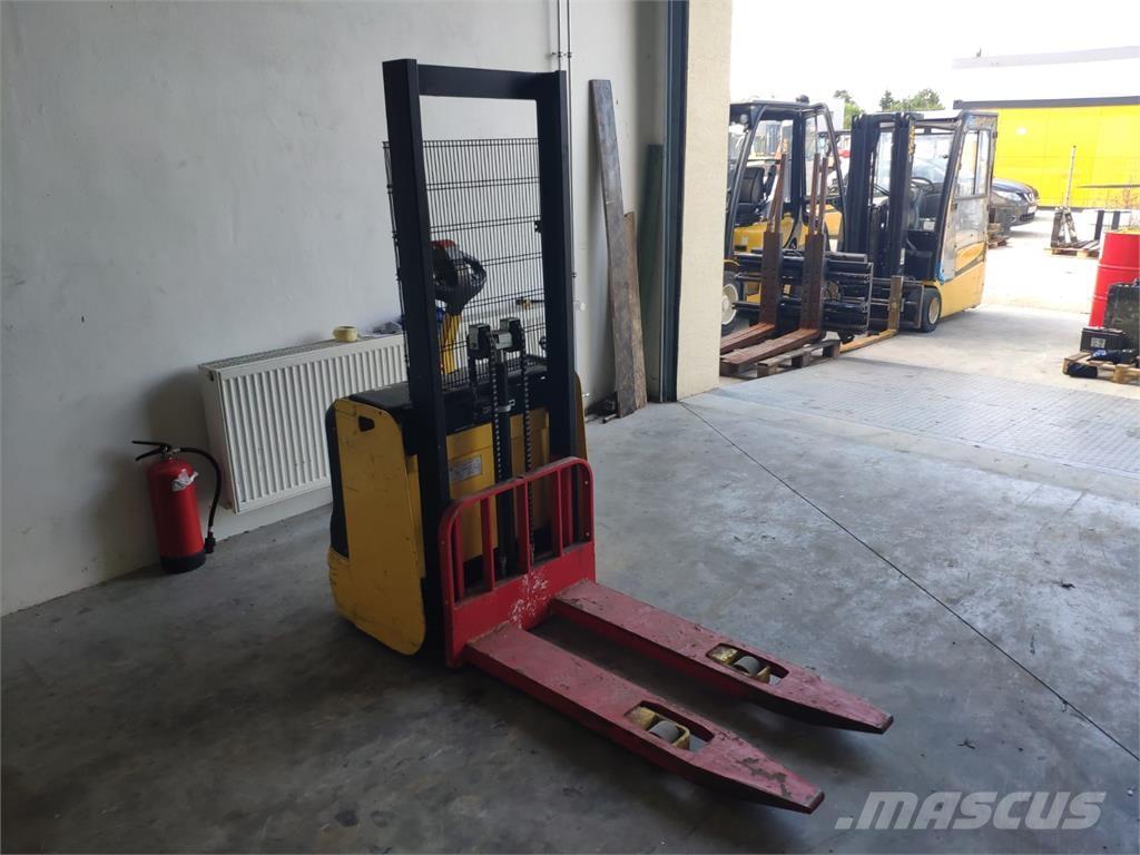 Hyster S1.0E 自走式スタッカー