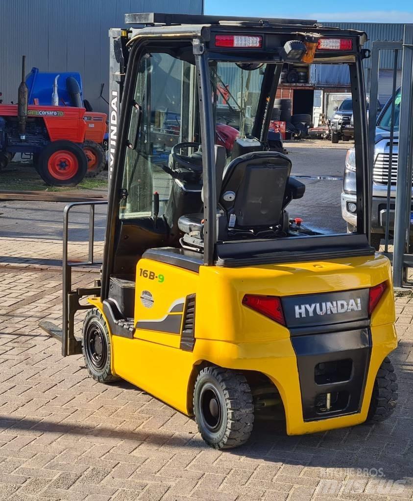 Hyundai 16 B-9 バッテリーフォークリフト