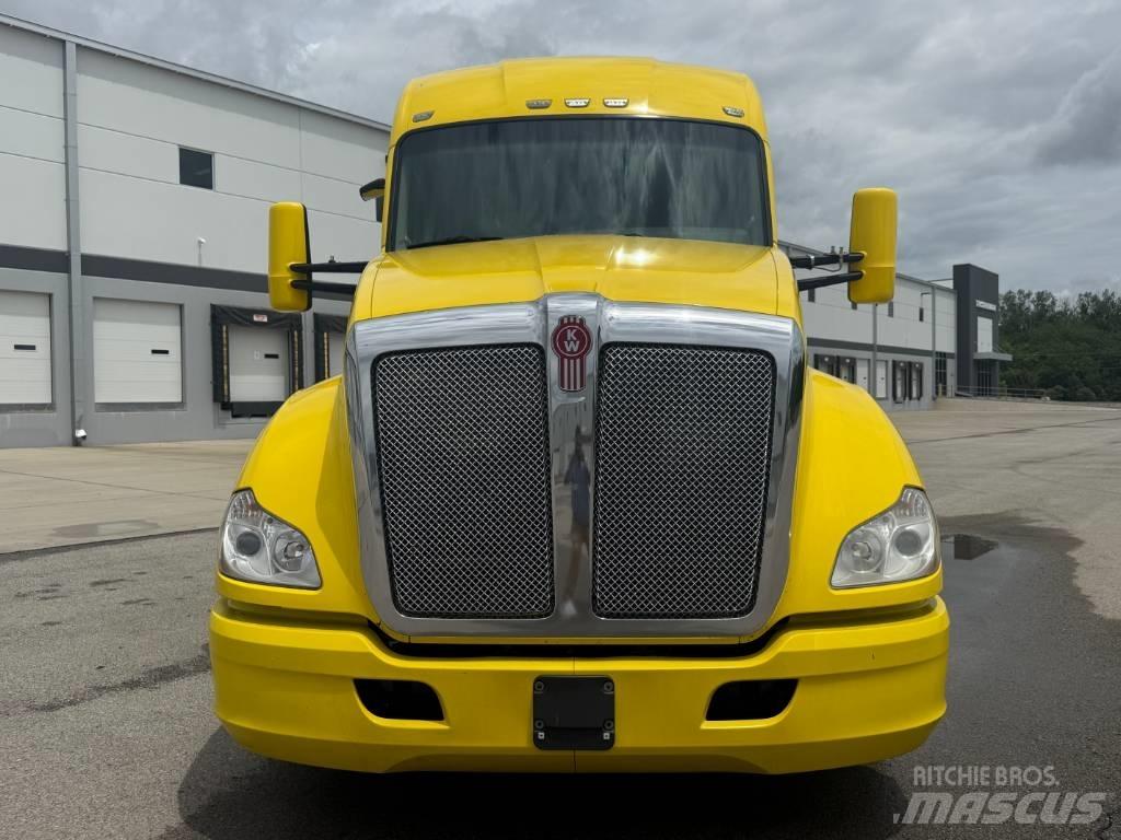 Kenworth T 680 中古トラクターヘッド | トレーラーヘッド
