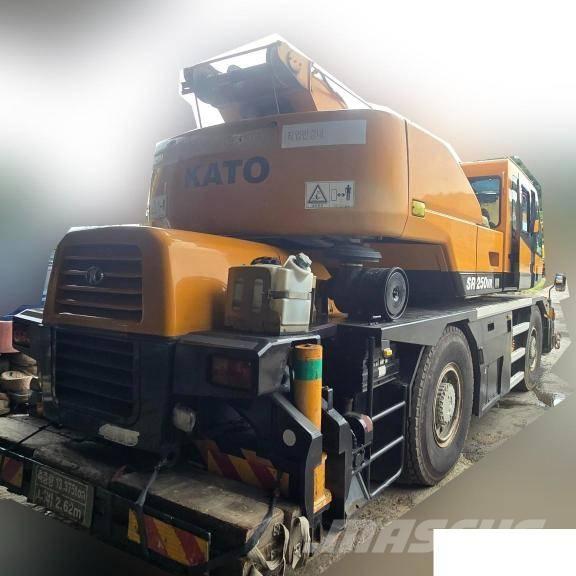 Kato KR 25 H V-3 ラフテレーンクレーン