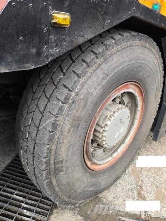 Kato KR 25 H V-3 ラフテレーンクレーン