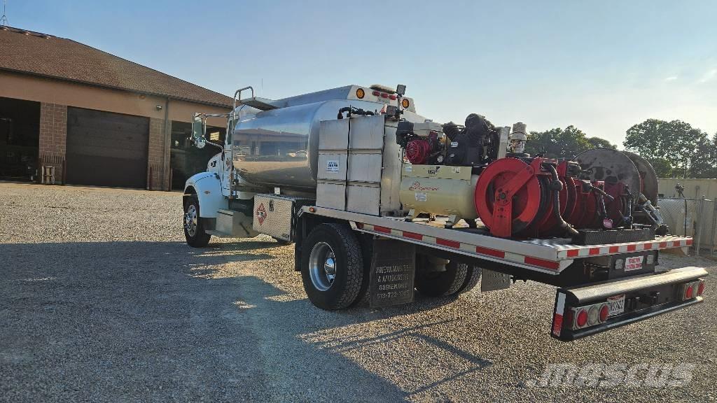 Peterbilt PB335 タンカートラック