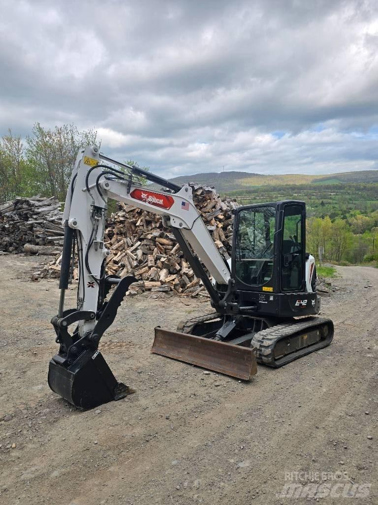 Bobcat E42 ミニ油圧ショベル 7t以下（ミニユンボ・ミニディガー）