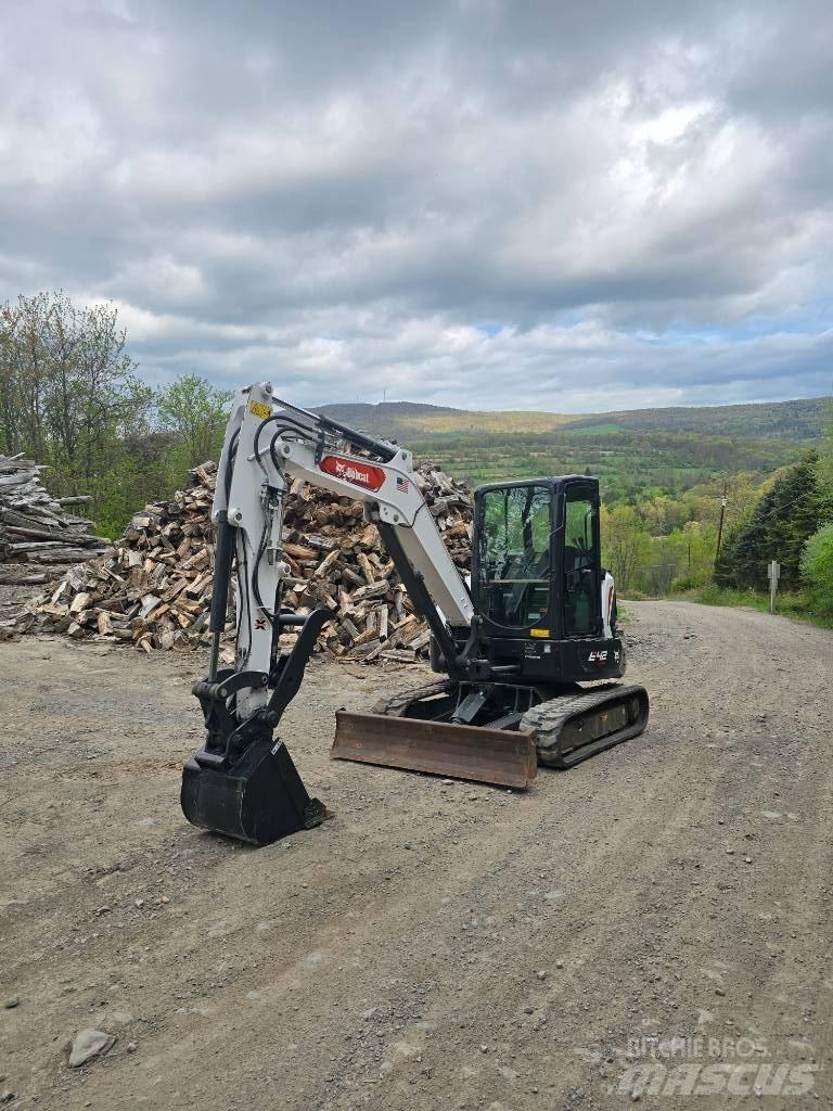 Bobcat E42 ミニ油圧ショベル 7t以下（ミニユンボ・ミニディガー）