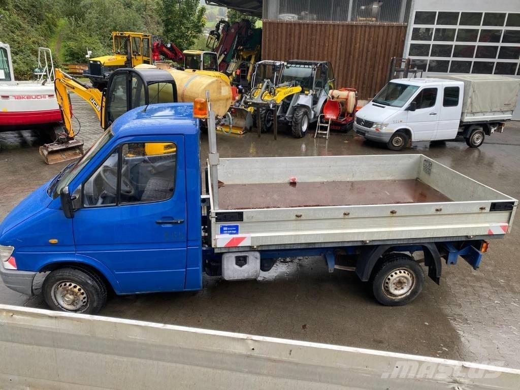 Mercedes-Benz 208 D 平ボディー