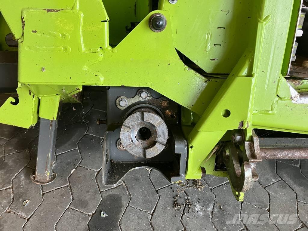 CLAAS Orbis 750 自走式フォレージハーベスター