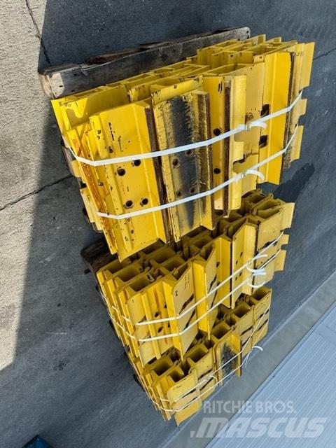 Komatsu d 85 plate 無限軌道、クローラ、履帯