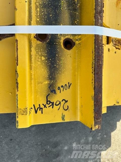 Komatsu d 85 plate 無限軌道、クローラ、履帯
