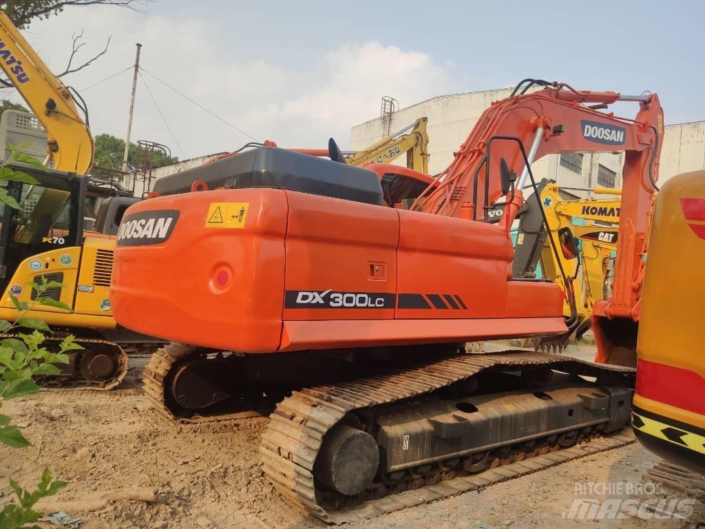 Doosan dx300 大型油圧ショベル12t以上（パワーショベル・ユンボ）