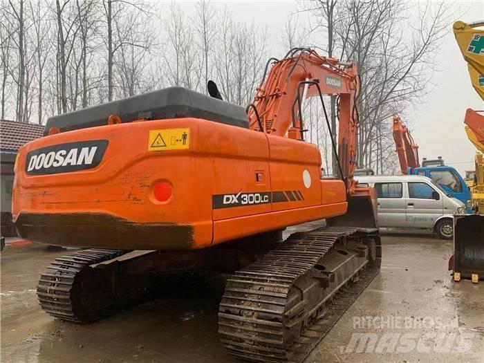 Doosan dx300 大型油圧ショベル12t以上（パワーショベル・ユンボ）