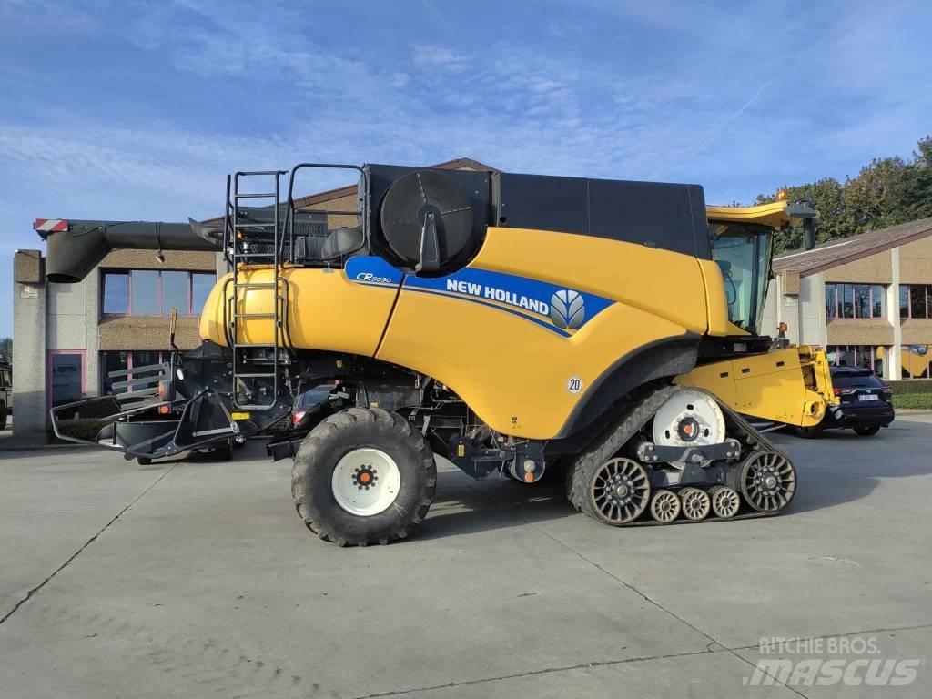 New Holland CR 9090 コンバイン