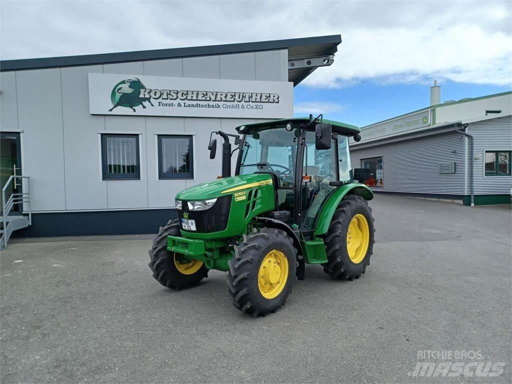 John Deere 5058E トラクター