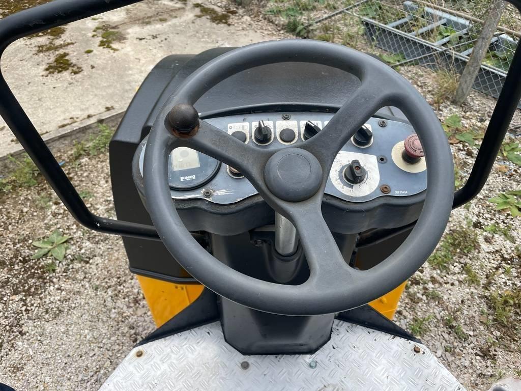 Bomag BW 120 AD-4 タンデムローラ