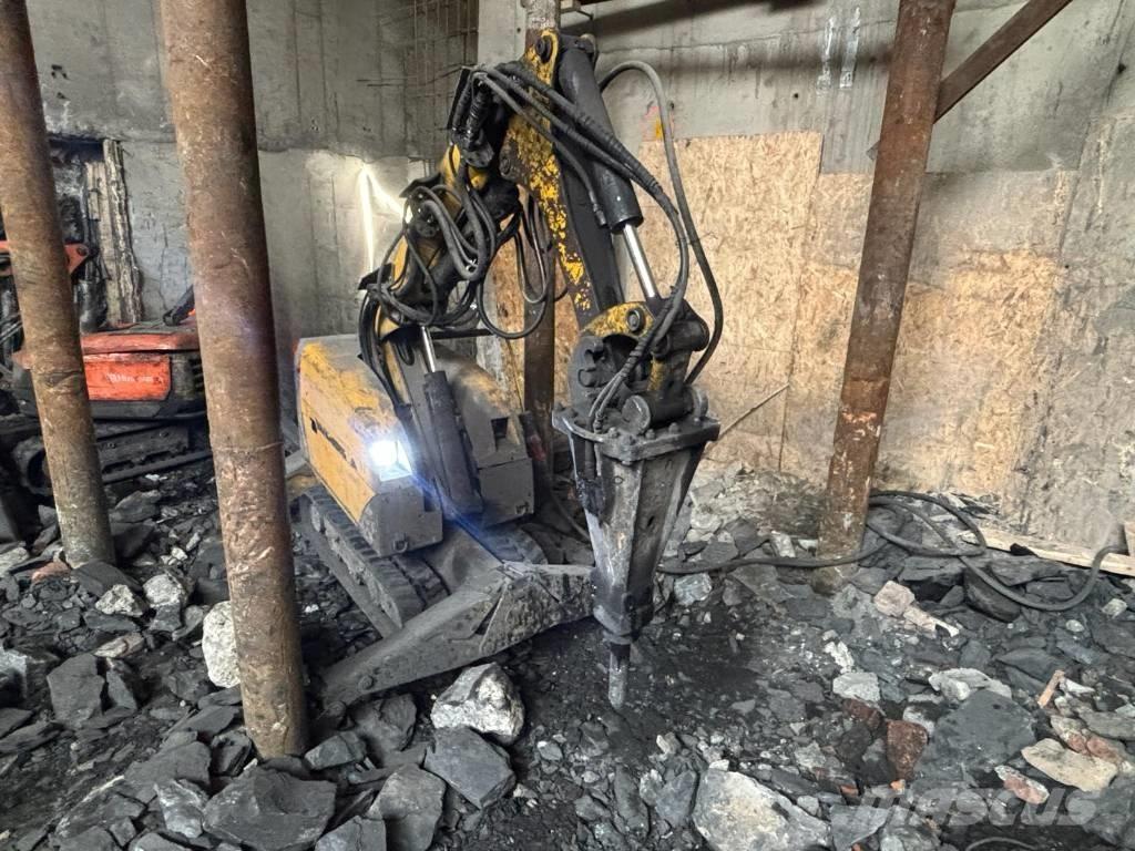 Brokk 180 解体油圧ショベル