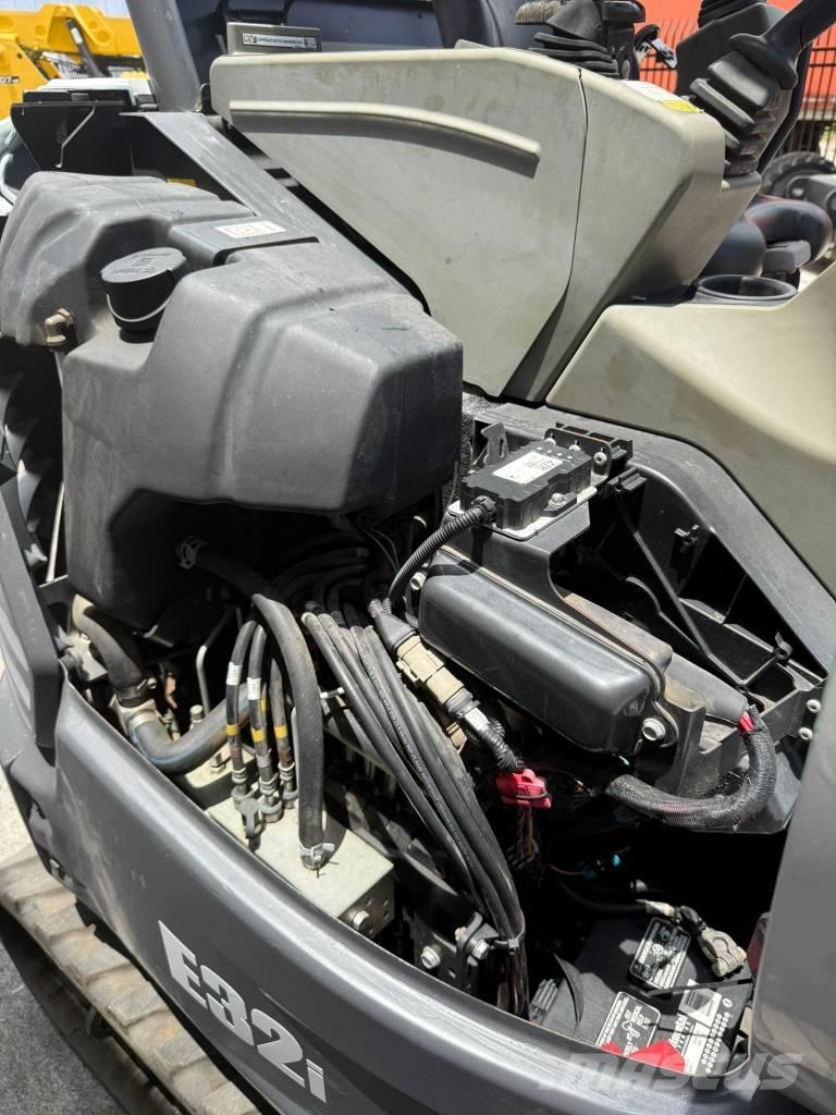 Bobcat E 32i ミニ油圧ショベル 7t以下（ミニユンボ・ミニディガー）