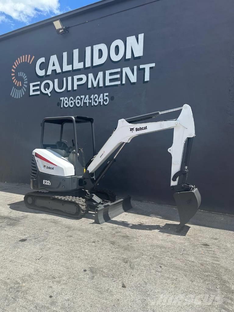 Bobcat E 32i ミニ油圧ショベル 7t以下（ミニユンボ・ミニディガー）