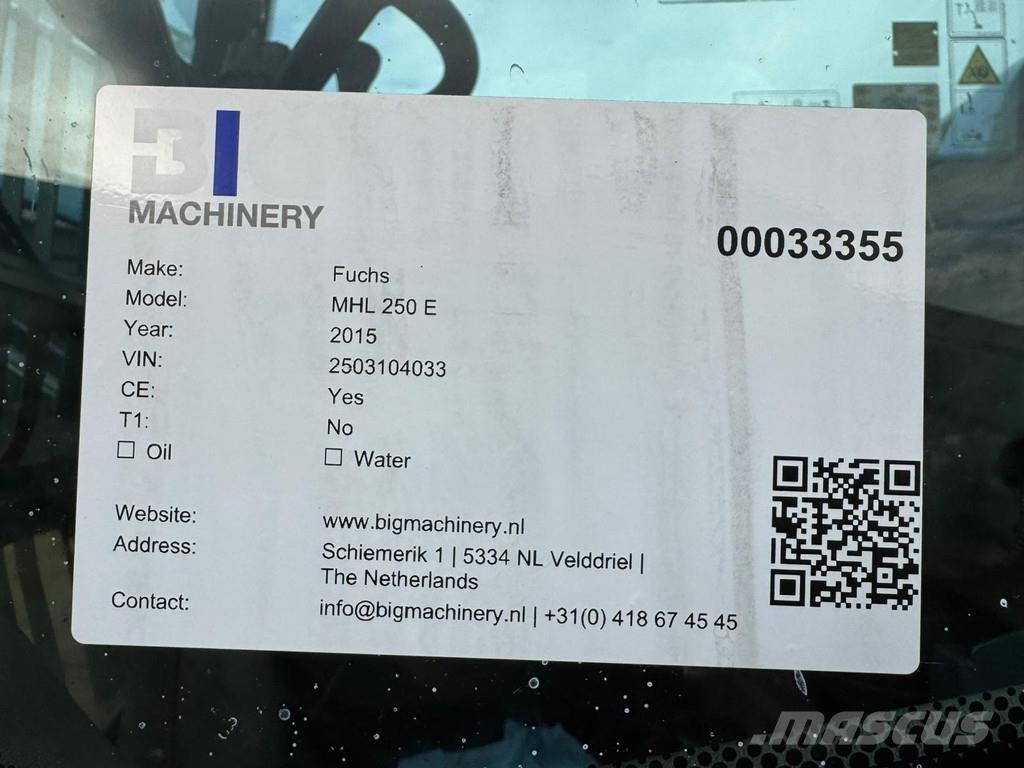 Fuchs MHL 250 廃棄物／工業産廃処理機