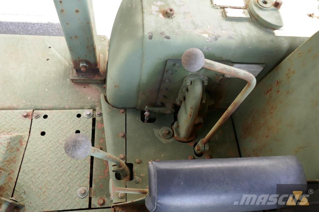 CAT D7F Ex-army ブルドーザー