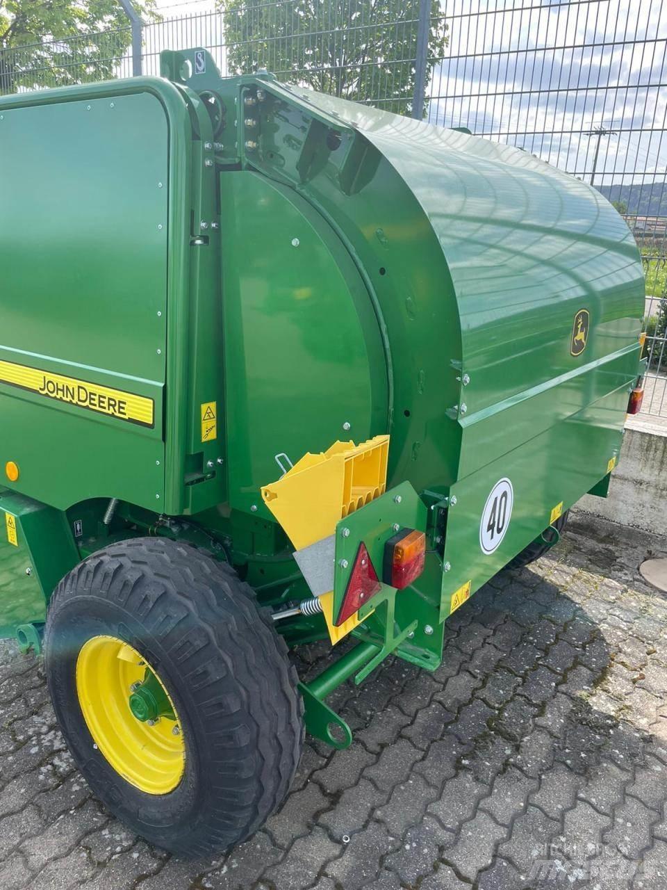 John Deere F440E ラウンドベーラー