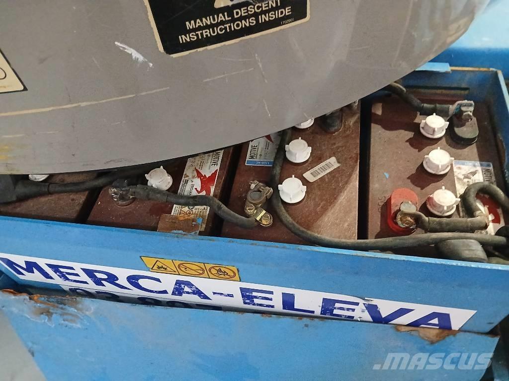 JLG E 300 AJP ブームリフト　屈伸型