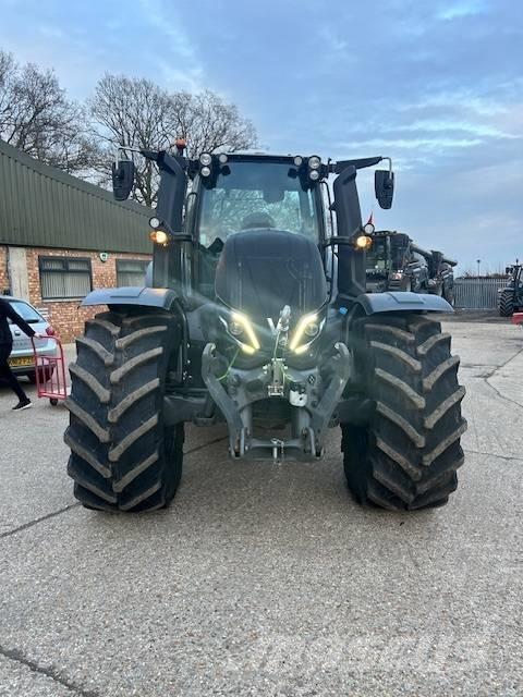 Valtra T 235 D トラクター