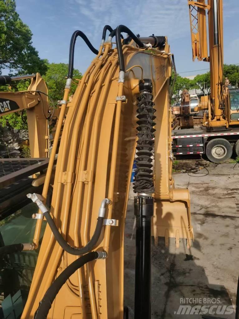 CAT 320d2 中型油圧ショベル 7ｔ-12ｔ（ユンボ・パワーショベル・バックホー）
