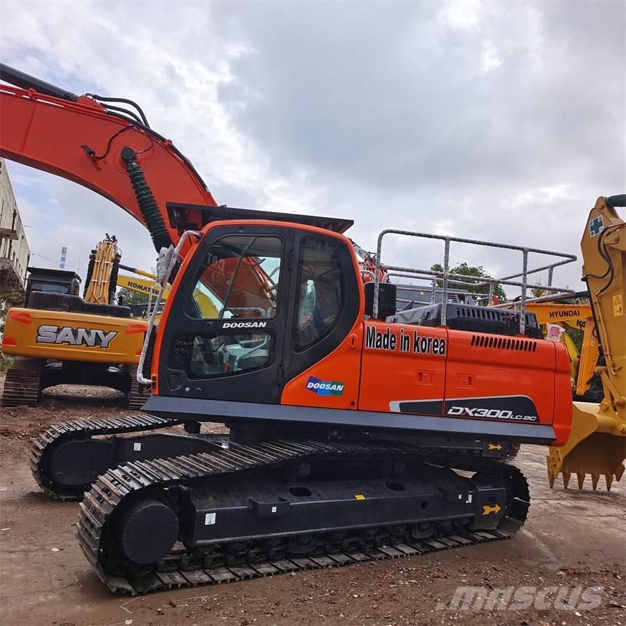 Doosan DX 300 LCA 大型油圧ショベル12t以上（パワーショベル・ユンボ）