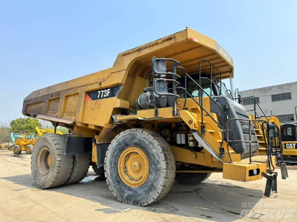 CAT 773 F リジットフレーム式ダンプトラック