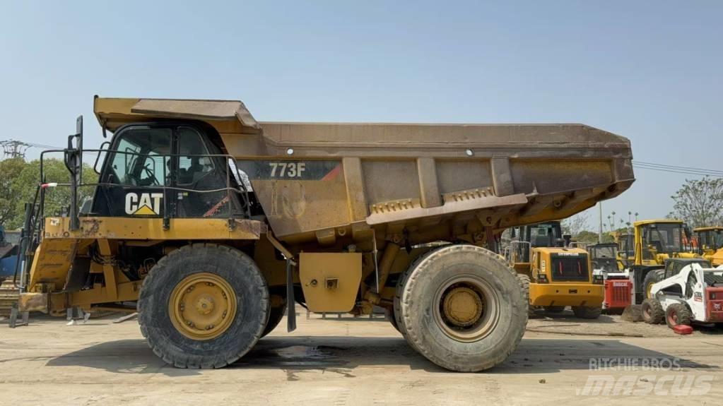 CAT 773 F リジットフレーム式ダンプトラック
