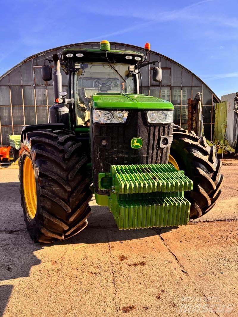John Deere 8320 R トラクター
