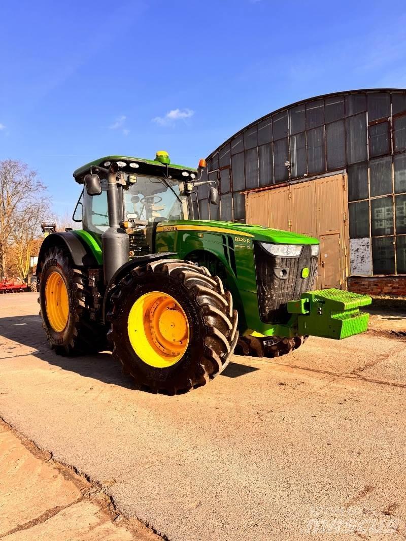John Deere 8320 R トラクター
