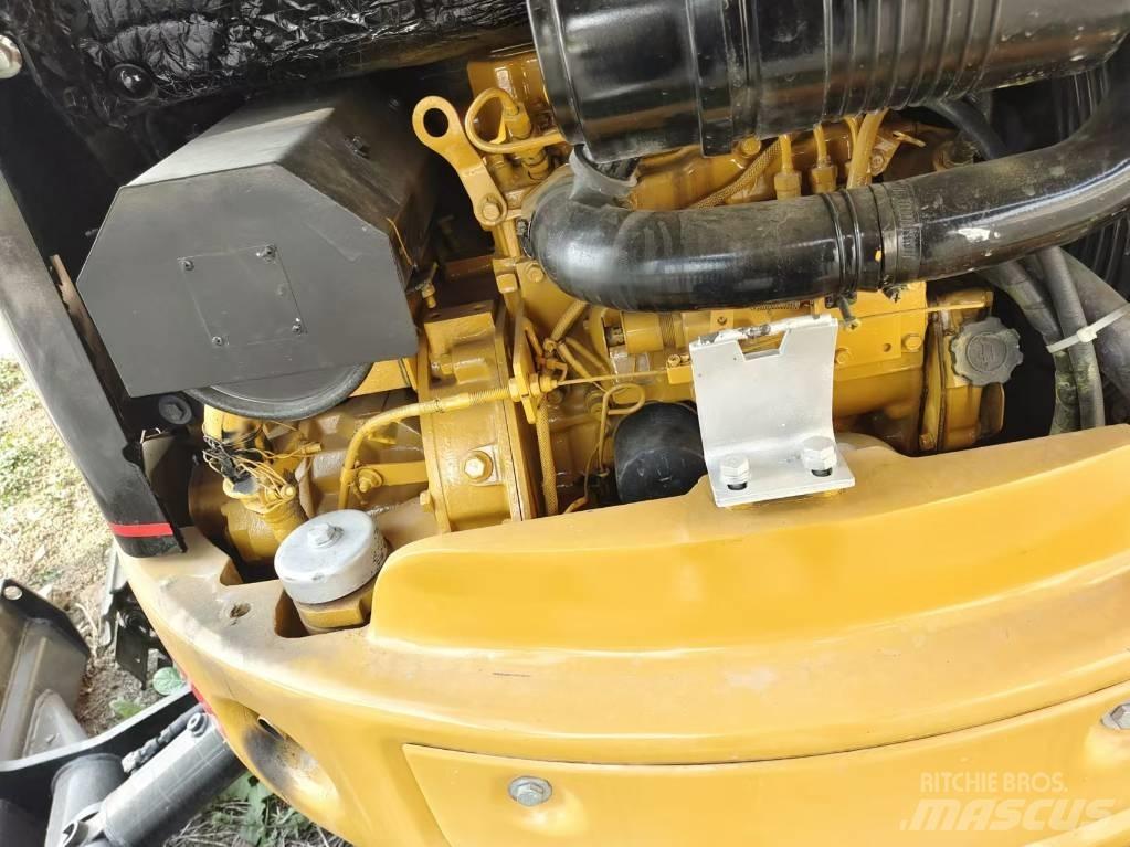 CAT 303 CR ミニ油圧ショベル 7t以下（ミニユンボ・ミニディガー）