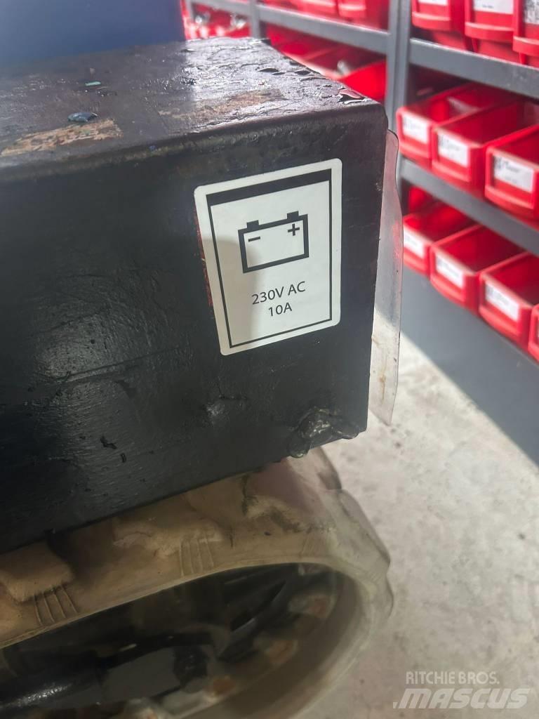 Aichi RM04B その他リフトとプラットフォーム