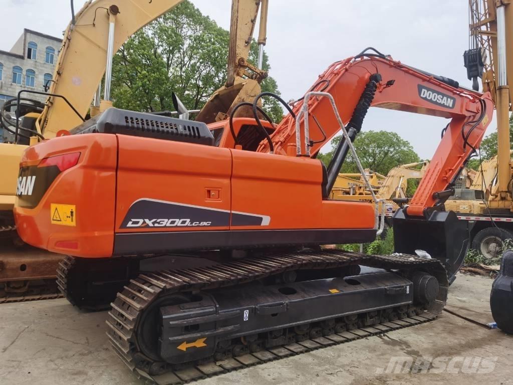 Doosan DX 300 LC 大型油圧ショベル12t以上（パワーショベル・ユンボ）