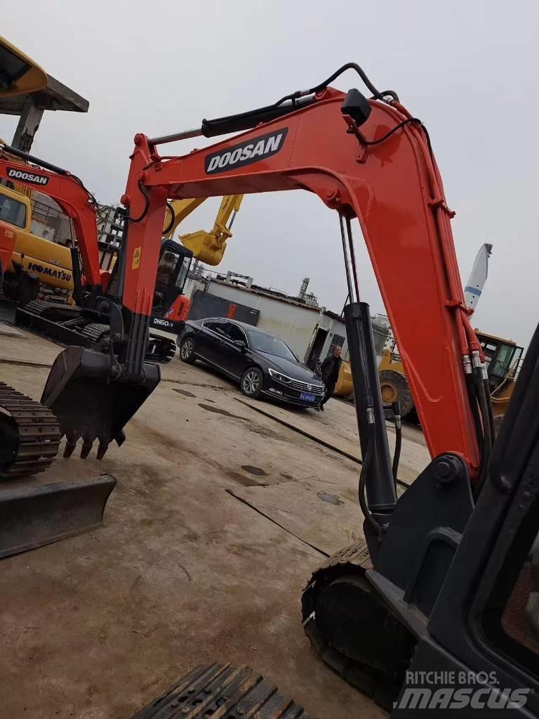 Doosan DH 60-7 ミニ油圧ショベル 7t以下（ミニユンボ・ミニディガー）