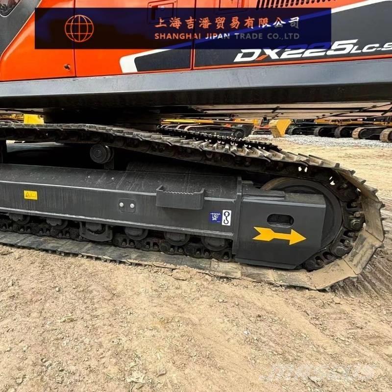 Doosan DX 225 大型油圧ショベル12t以上（パワーショベル・ユンボ）