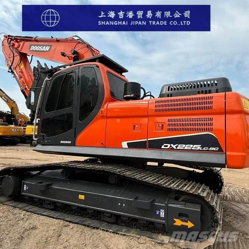 Doosan DX 225 大型油圧ショベル12t以上（パワーショベル・ユンボ）
