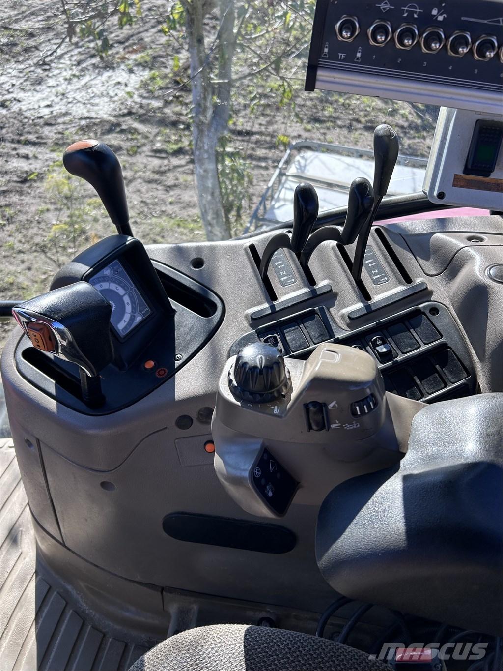 CASE Maxxum 125 トラクター